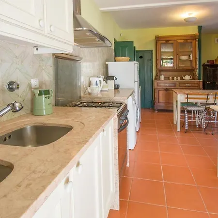 Villa Sleeps 7 With Pool *