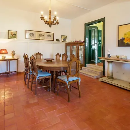 Sleeps 7 With Pool Sesimbra