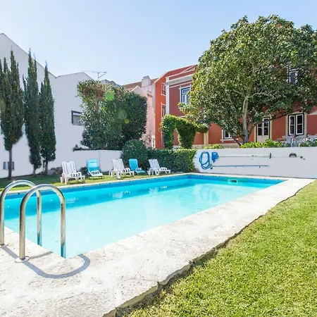 Villa Sleeps 7 With Pool